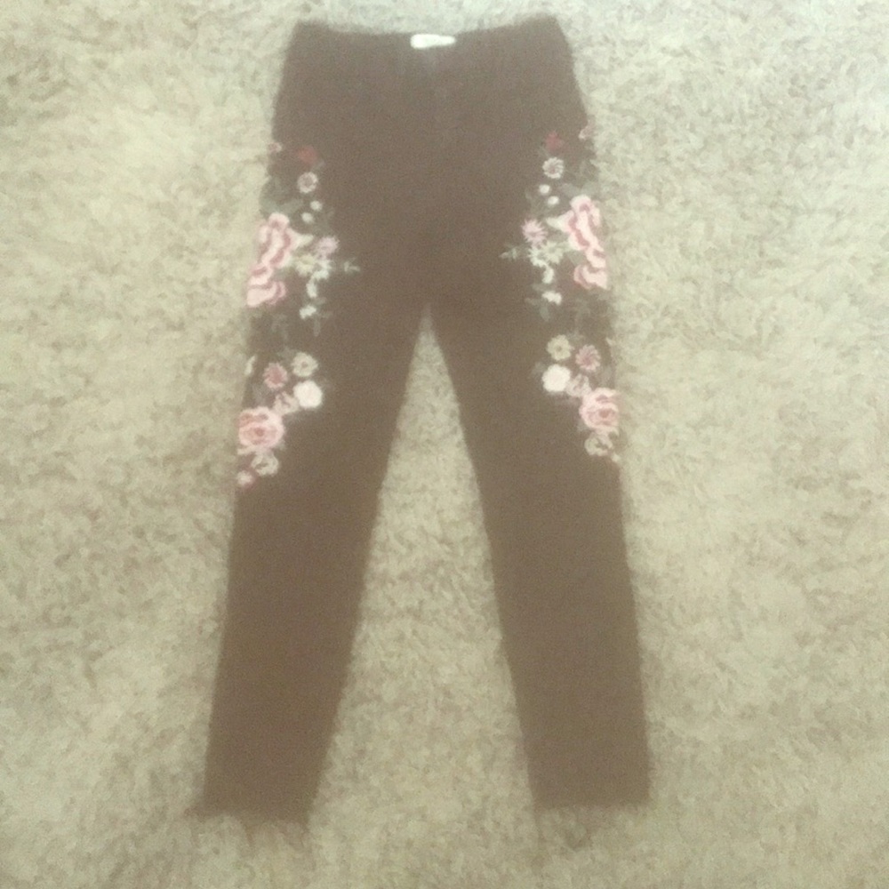 Black jeans with floral print
